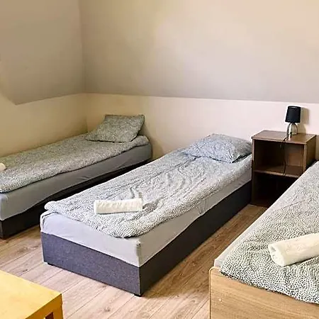 Hostel W20 *